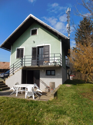 Vikendica 60m2 – prekrasan pogled + zemljište 1772 m2