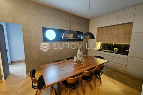 Osijek, Centar, stan 171 m2 (trenutno ured), atraktivno opremljen, 2. kat
