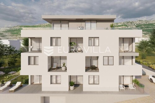 Kaštel Lukšić, trosoban stan u prizemlju neto korisne površine 98,38 m2