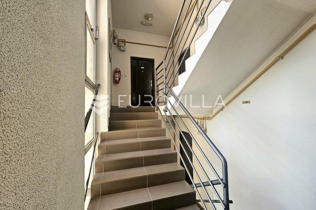 Image 6243679 - 7