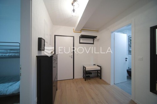Osijek, Retfala, prekrasano uređen trosoban stan površine 66,63 m2, novogra...