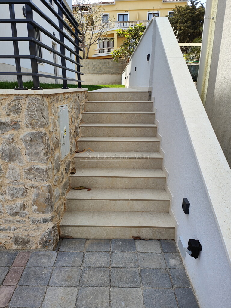 Image 6245077 - 8