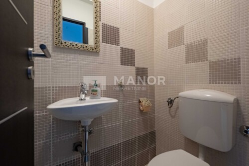 Thumbnail 6245359 - 10