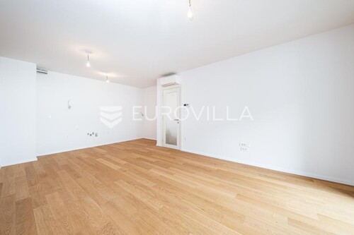 Zagreb, Trešnjevka, moderan dvosoban stan s loggiom, odlična lokacija