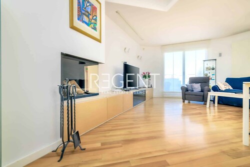 Zagreb, Petrova - Moderan penthouse s krovnom terasom i bazenom