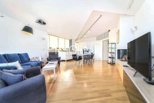 Zagreb, Petrova - Moderan penthouse s krovnom terasom i bazenom