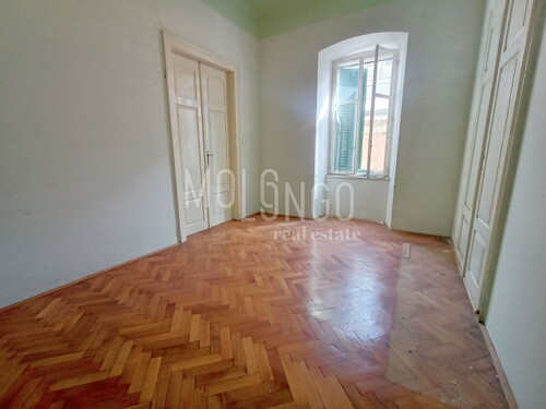 RIJEKA CENTAR, 98.47m2 1 kat, prvi red uz more