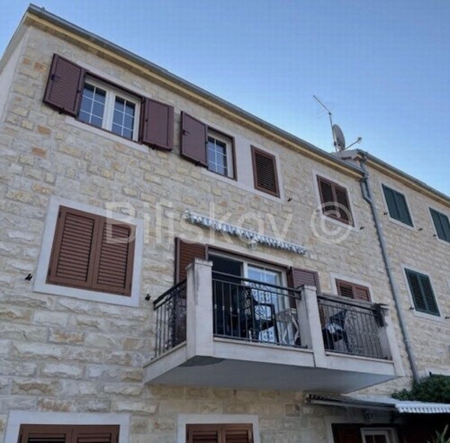 Brač, Splitska 3soban stan 91 m2, parking12 m2
