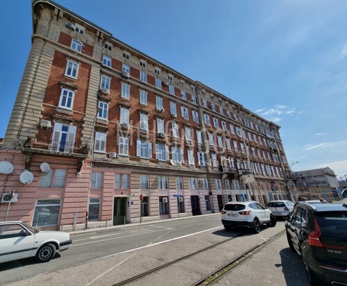 CENTAR RIJEKA, stan uz sami Porto Barros