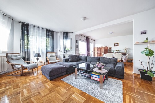 Gračani, Moderan trosoban stan s balkonom, vrtom i parkingom, 150m2