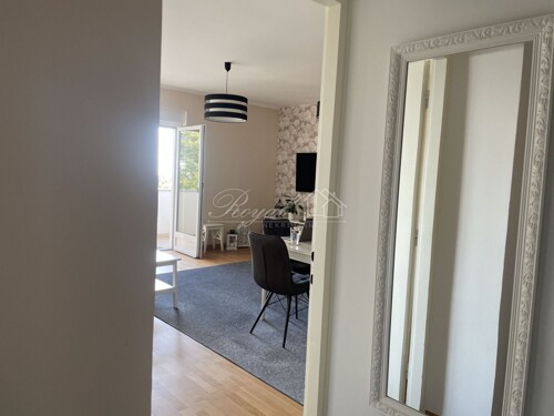 PRODAJE SE PROSTRAN I ADAPTIRAN STAN OD 101 m² S POGLEDOM NA