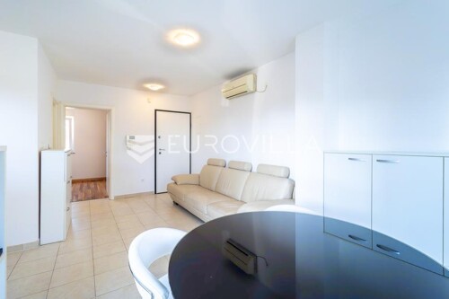 Crikvenica, predivan dvosoban stan, 49 m2, s parkingom