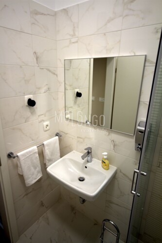 Thumbnail 6250054 - 8