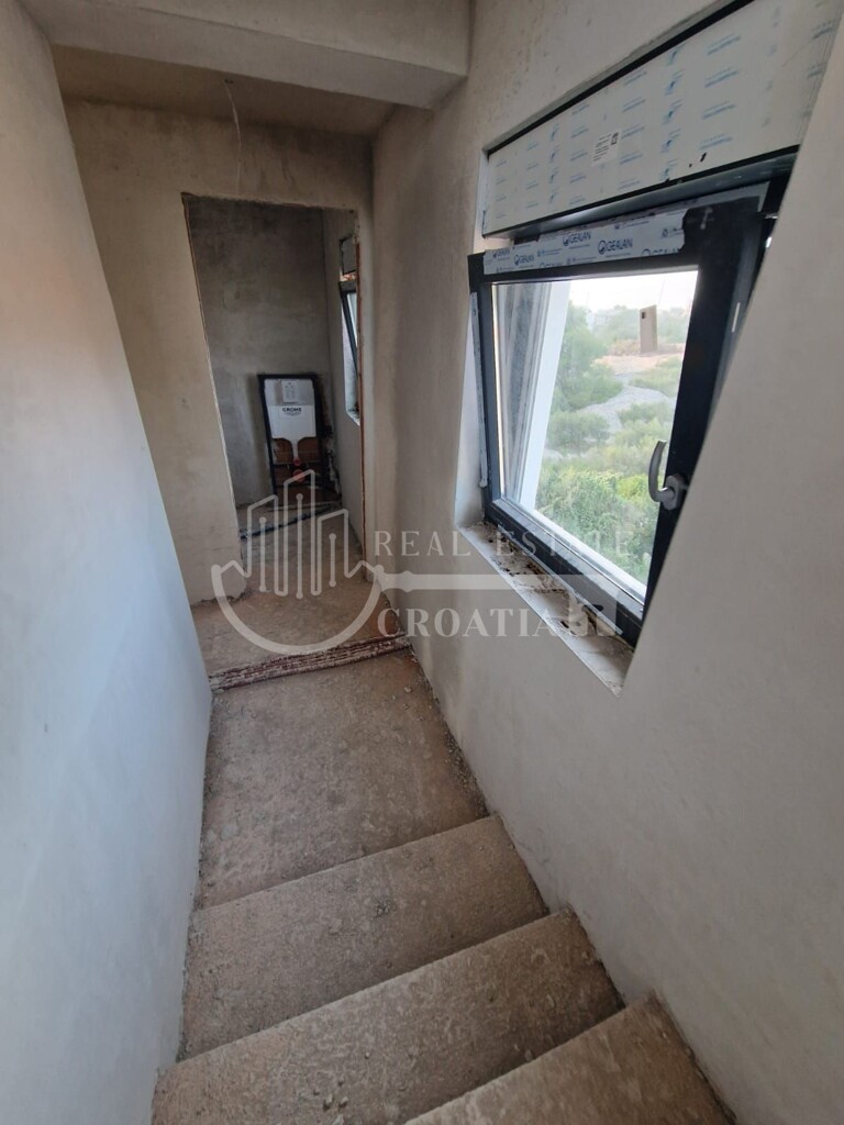 Image 6250072 - 25