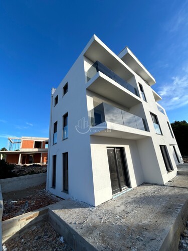 Thumbnail 6250075 - 5
