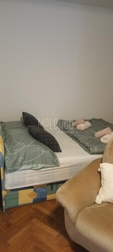 CRIKVENICA, dvije sobe, 1. kat, ispod magistrale