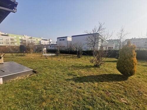 SESVETE - SES. KRALJEVEC,GRAĐEVINSKO ZEMLJIŠTE 1.300 m2, BLIZINA IVERA