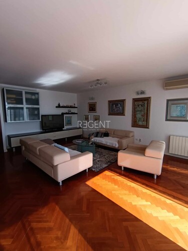 Split, Žnjan - Trosoban stan 107 m2 s pogledom na more