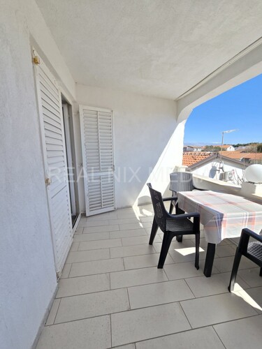 Vir-APARTMAN NA KATU SA TERASOM! 80 M DO MORA!