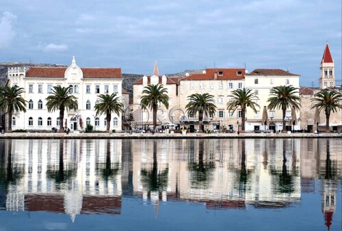 Četverosobni stan s terasom, penthouse, Trogir, NKP 198,04 m2