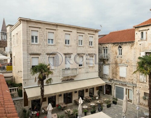 Četverosobni stan s terasom, penthouse, Trogir, NKP 198,04 m2