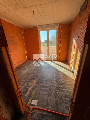 Thumbnail 6252105 - 6