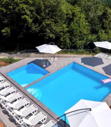 IČIĆI - POLJANE, DVOETAŽNI STAN U NOVOGRADNJI S BAZENOM I PO