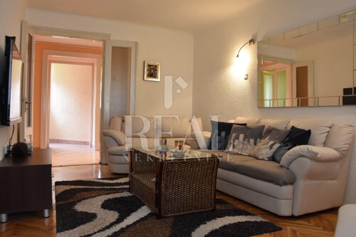 Strogi centar, moderan i komforan 2S+DB, 74 m2!