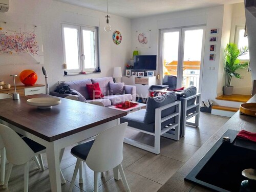 Stan u zgradi, 87 m2