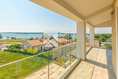 Medulin, fantastična kuća na moru, 100 m do plaže