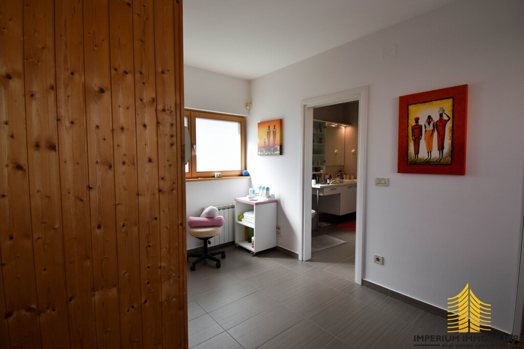Image 6253859 - 12