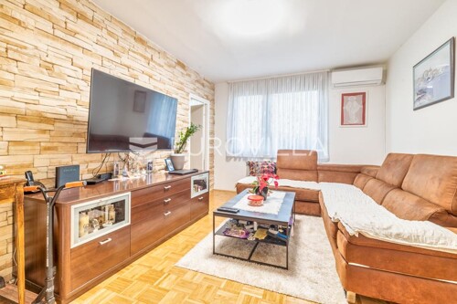 Zagreb, Borovje, trosoban stan NKP 63 m2