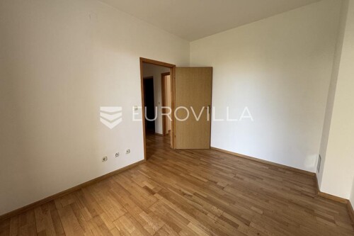 Thumbnail 6256324 - 9