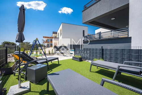 Luksuzni dvosoban apartman za najam od 11/2024 – 05/2025