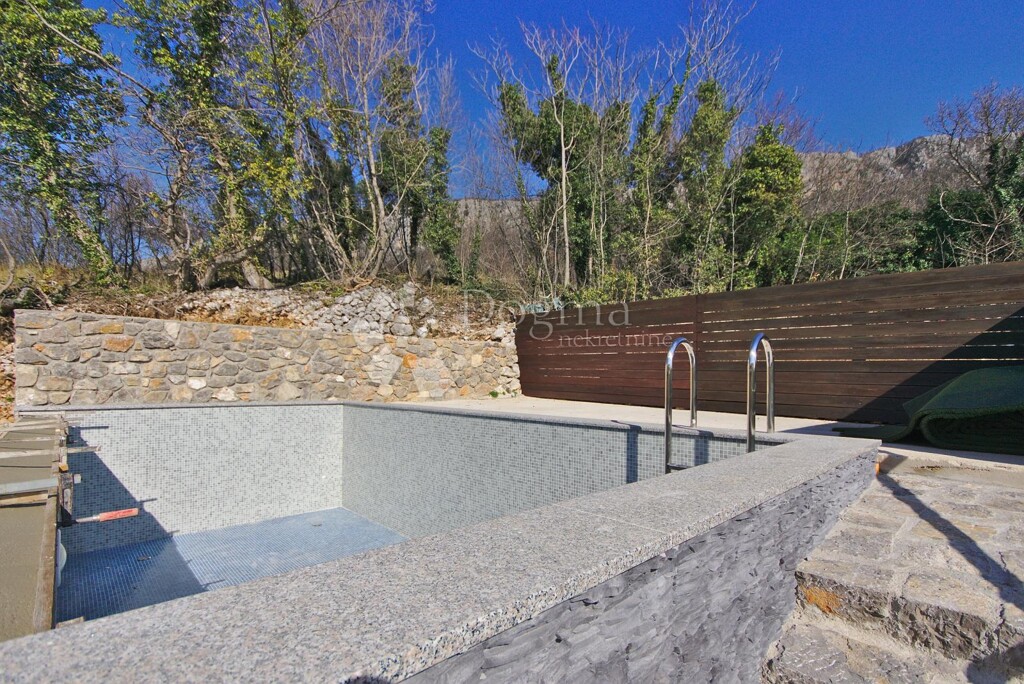 Image 6320500 - 12