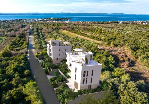 ZADAR (Petrčane): 3.SOB. STAN 59m2 + VRT + TERASA + 2 GPM + SPREMIŠTE