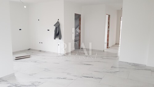 KRK-BLIZINA UVALE SOLINE, STAN OD 67 m2, 2S+DB, PARKING