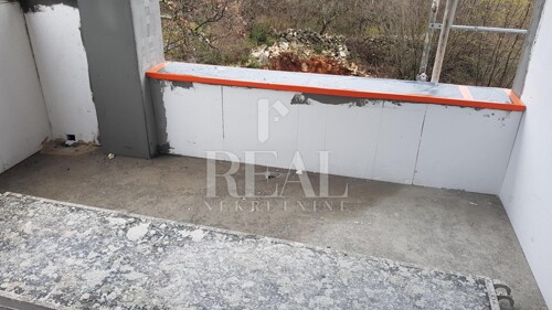 KRK-BLIZINA UVALE SOLINE, STAN OD 67 m2, 2S+DB, PARKING