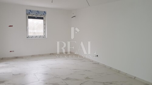 KRK-BLIZINA UVALE SOLINE, 2S+DB OD 67 m2, PARKING, DVA BALKO