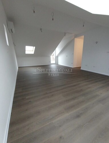 Brda, trosoban stan 95 m2+ balkon, kompletno renoviran