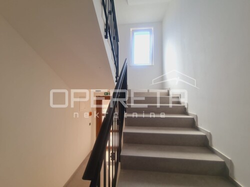 Thumbnail 6322442 - 6