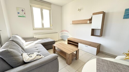 Rijeka, Hosti, dvosoban stan 65m2, parking, okućnica
