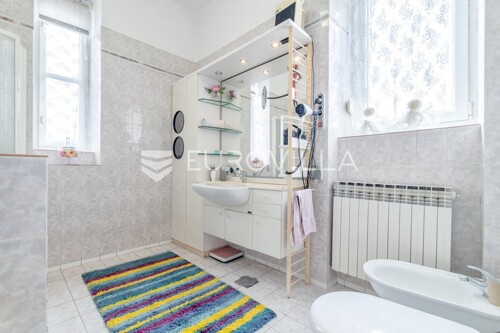 Thumbnail 6323218 - 6