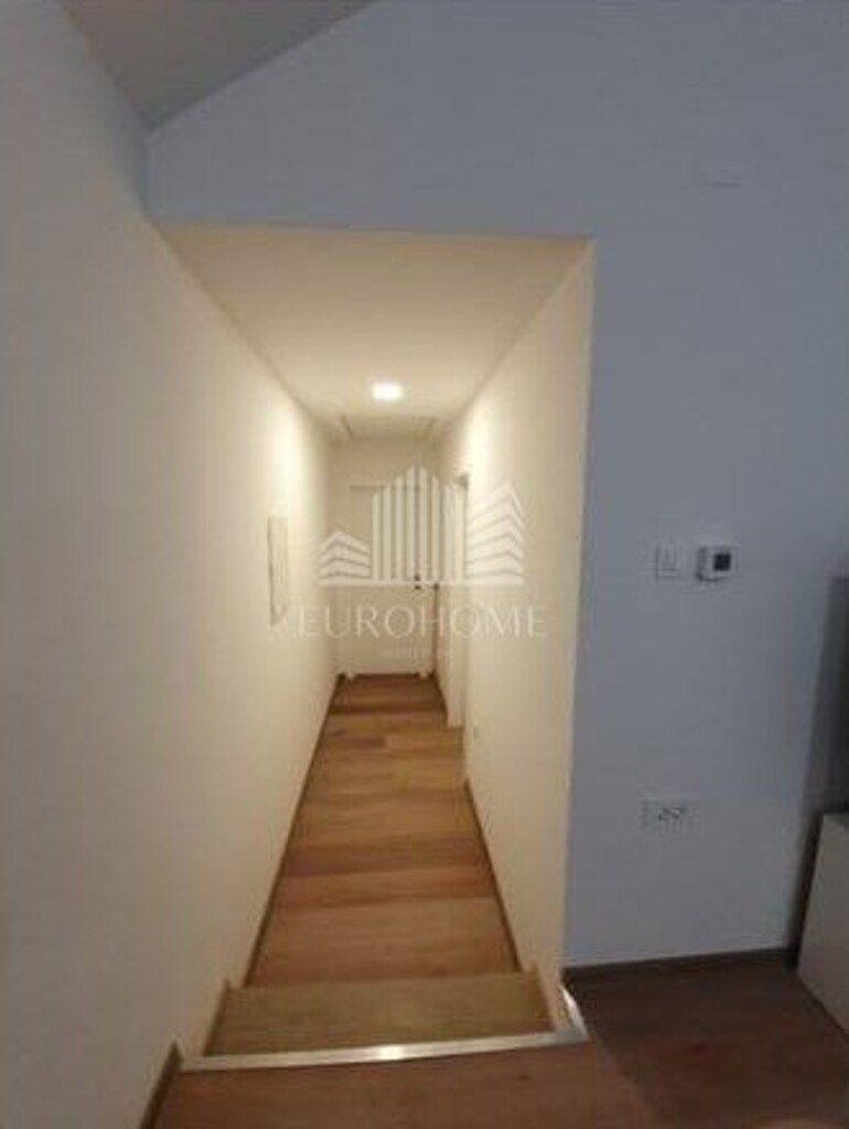 Image 6323287 - 10