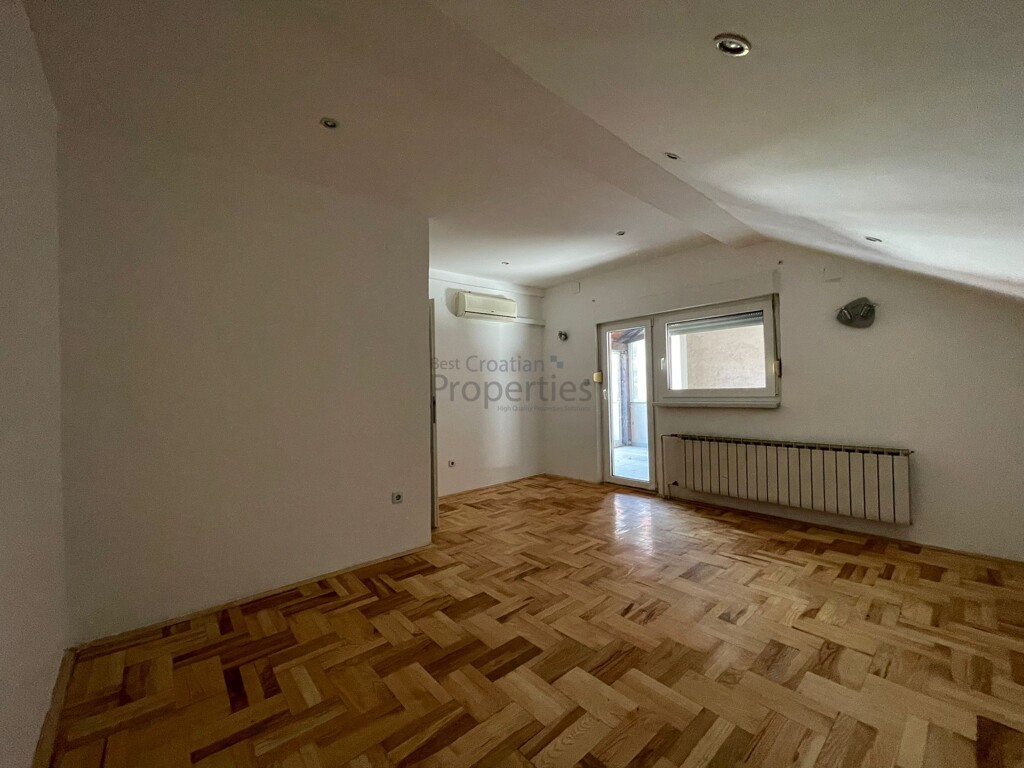 Image 6323438 - 7