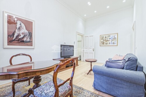 Centar, Marulićev trg, Novouređeni dvosoban stan, 50m2