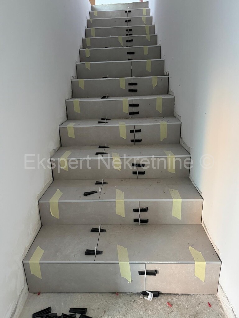 Image 6323827 - 7