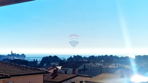 Istra,Novigrad-Dvosobni stan s pogledom na more