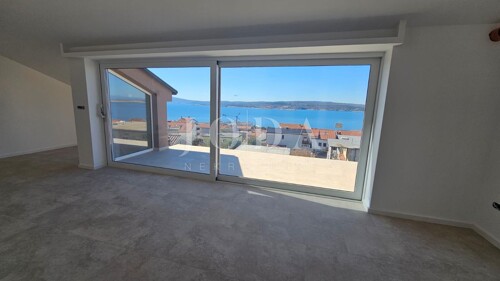 Crikvenica-stan u potkrovlju sa panoramskim pogledom na more