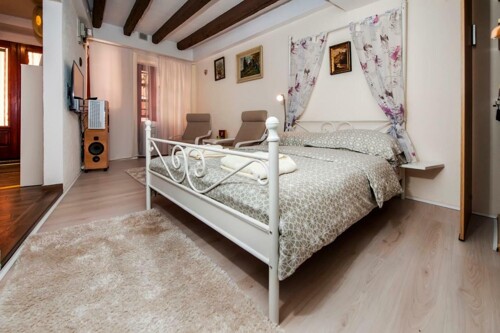 Thumbnail 6325340 - 7